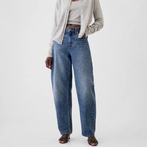 NWT High Rise Barrel Jeans Color medium wash